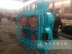 四齿辊破碎机发货现场