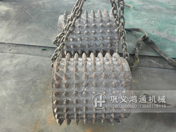 双齿辊破碎机配件发往辽宁锦州2