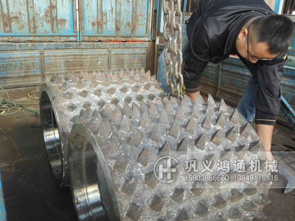 双齿辊破碎机配件发往辽宁锦州4
